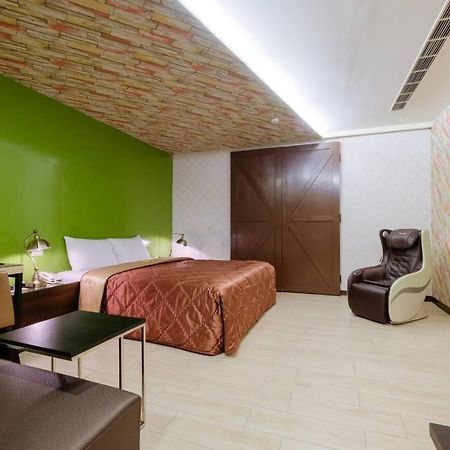 Foxdou Business Motel Тайнань Экстерьер фото