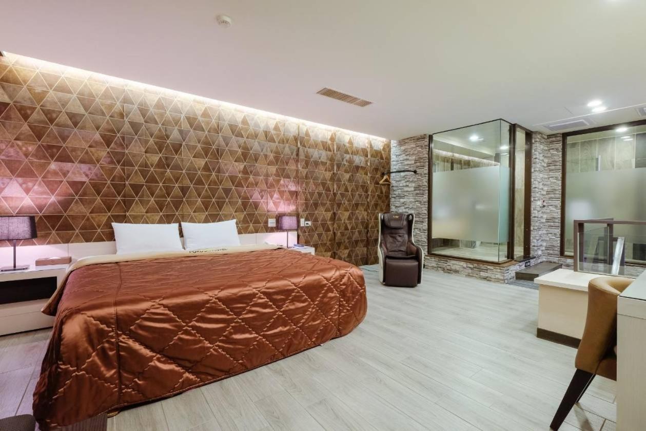 Foxdou Business Motel Тайнань Экстерьер фото